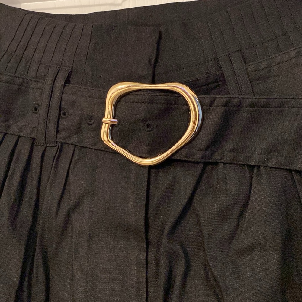 Brand new shorts very stylish with cuff.  High waisted. Midnight black - Picture 5 of 7